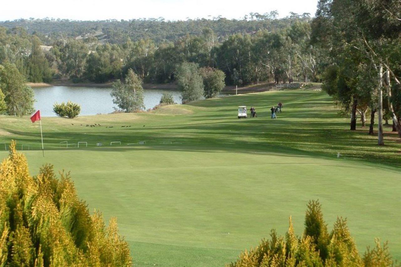 Hotel Clare Country Club Exteriér fotografie