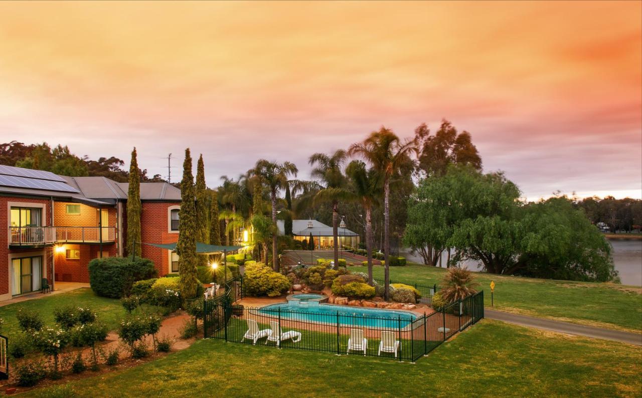 Hotel Clare Country Club Exteriér fotografie