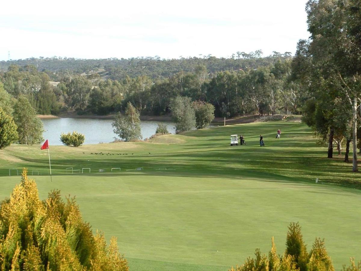 Hotel Clare Country Club Exteriér fotografie