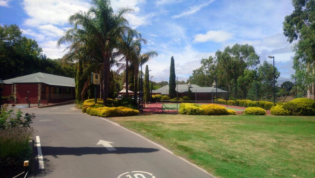 Hotel Clare Country Club Exteriér fotografie