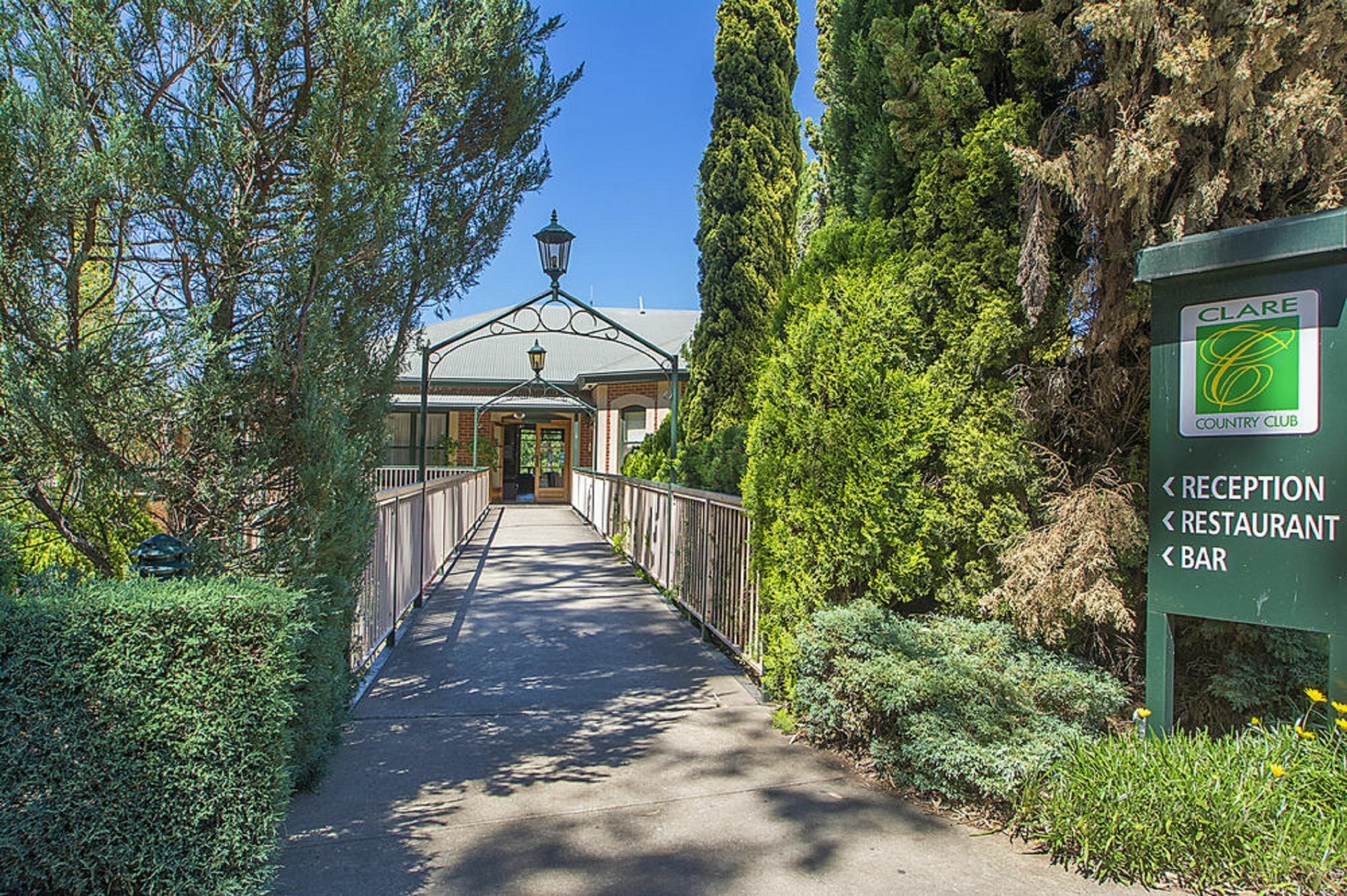 Hotel Clare Country Club Exteriér fotografie